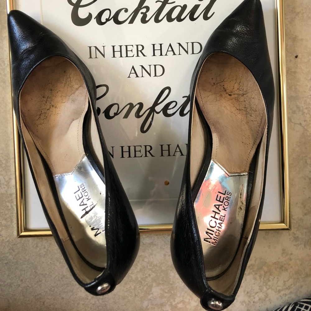 Michael Kors black pumps